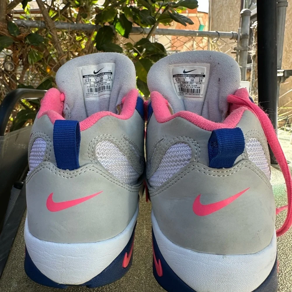 Nike Air‎ Speed Turf GS Kids Sneakers - Gray, Pink, and Blue Size 5.5